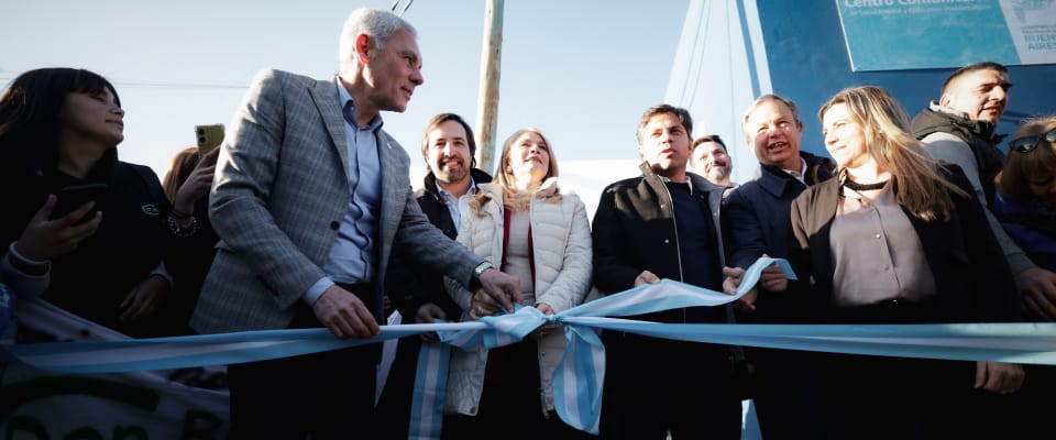 Kicillof visitó Berisso, inauguró el Centro Comunitario de Salud Mental y entregó 497 escrituras a familias de la ciudad
